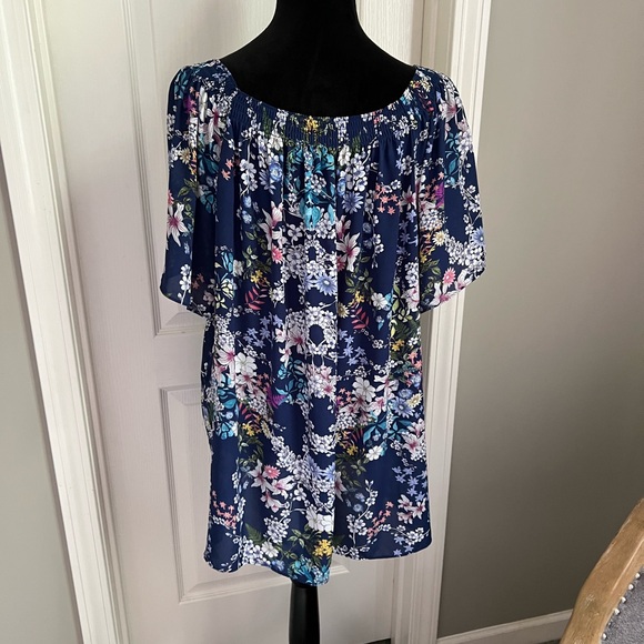 Violet & Claire Floral Blouse - Navy and Pink - Picture 3 of 6